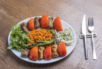 Kebaplar Domatesli Kebap  180g 650-850 kcal Alerjen içermez